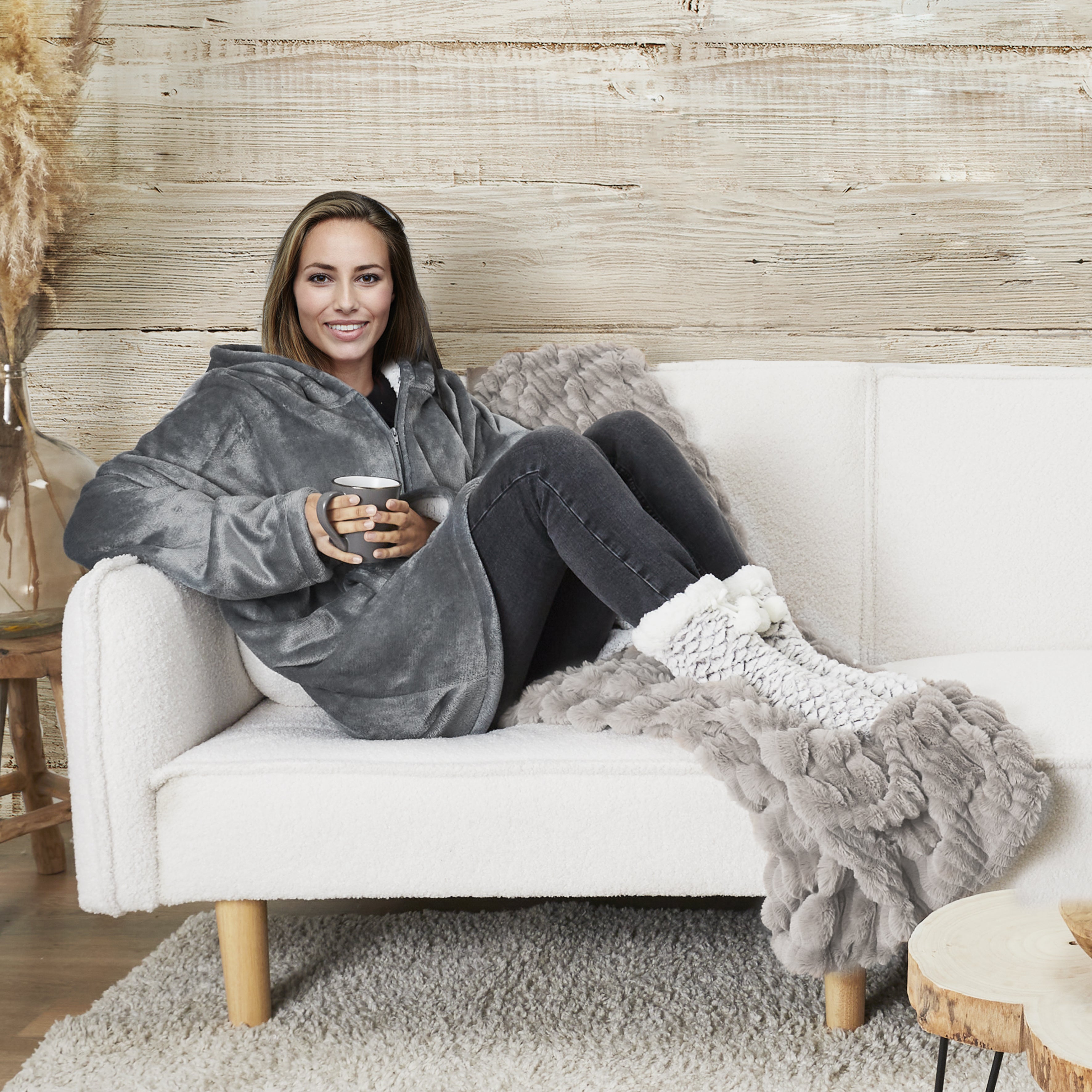 SWEAT A CAPUCHE FERMETURE INTERIEUR SHERPA GRIS